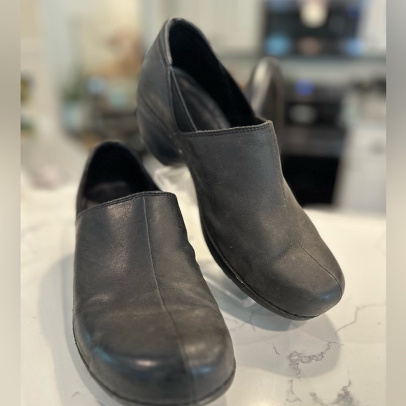 Patagonia Better Black Leather Slip On Clog Shoes women’s Size 9.5 EUC - Picture 1 of 10
